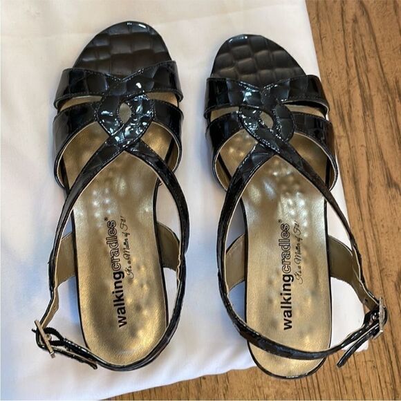 Walking Cradles Navy strappy sandals.   New - Picture 3 of 8